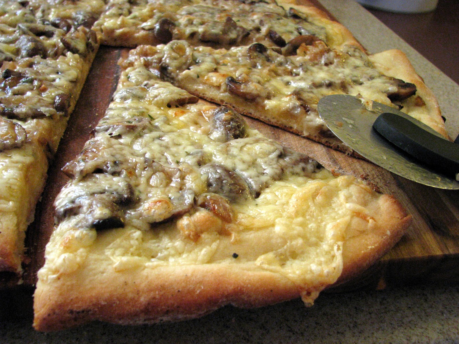 Mia Cucina MushroomProsciutto Pizza