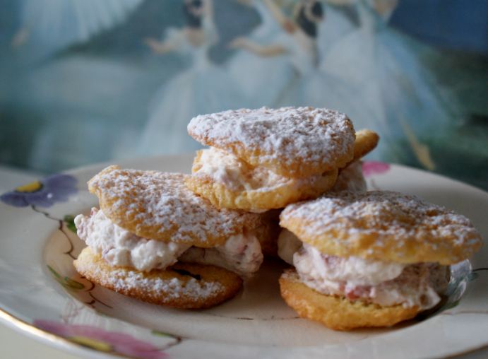 The KitchenMaid Treat Me Powder Puffs