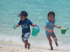 Alexandre and Isith having fun at the beach