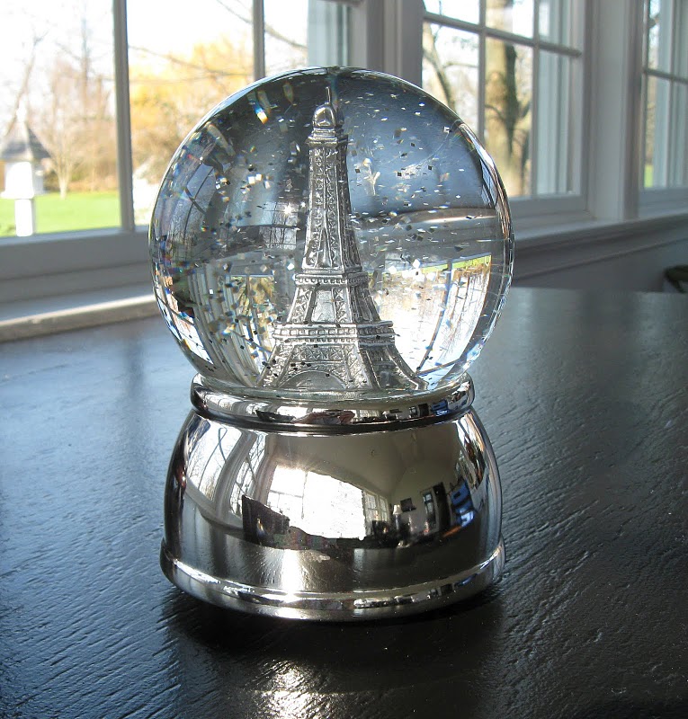 My Favorite Things! Eiffel Tower Snow Globe
