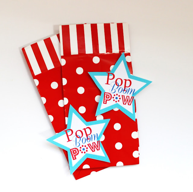 Print these free 4th of July printable labels to show off your patriotic popcorn this year! Pom, Boom, Pow!  www.uncommondesignsonline.com #4thofJuly #FourthofJuly