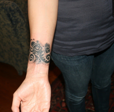 Tattoo Sophia Latjuba di lengan