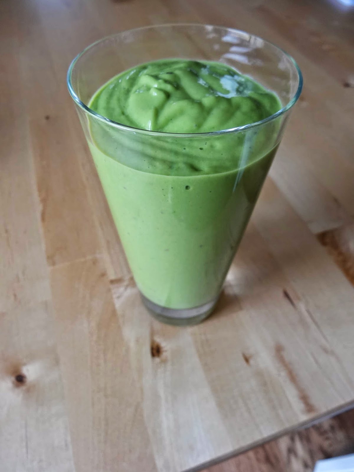 Dinner with Denise: Green Velvet Smoothie with Avocado, Pear and Spinach