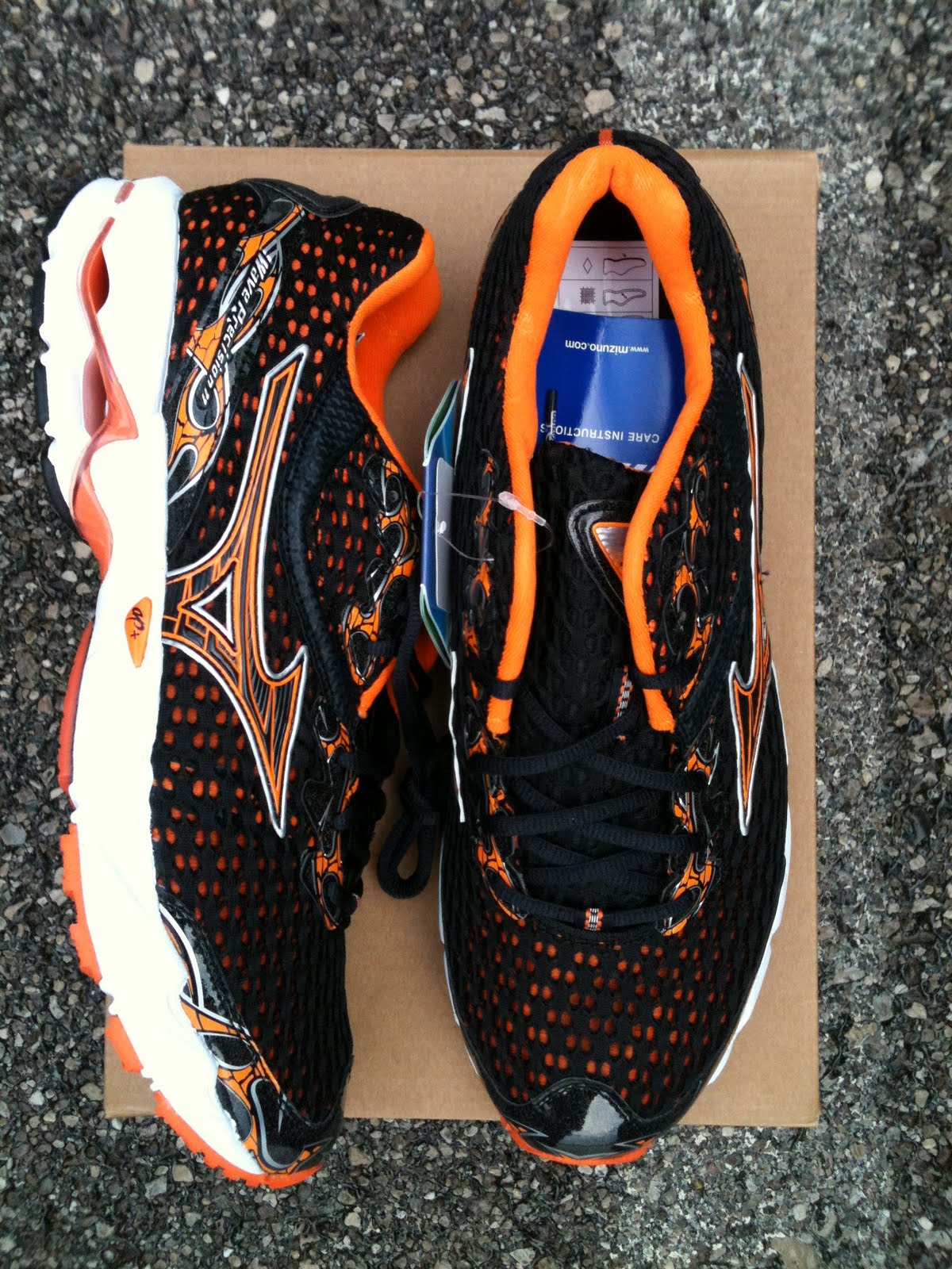 mizuno wave aero oro
