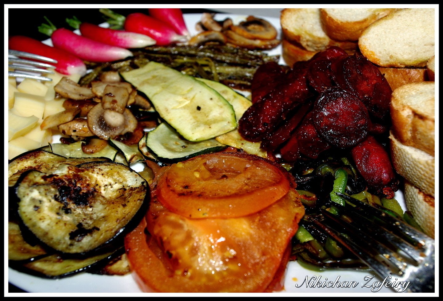 Antipasto de verduras a la plancha y embutido. Recetas de una Gatita