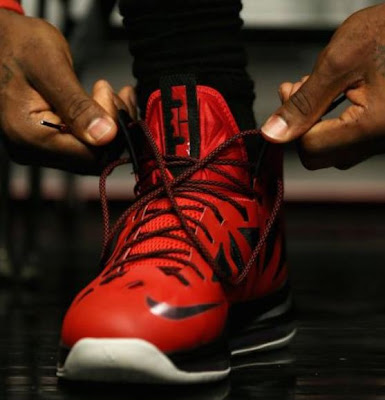 lebron james red shoes