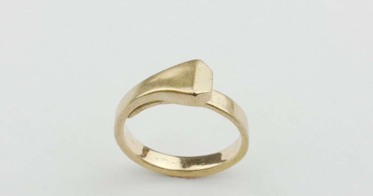 THE GOLDEN SMITH Horseshoe Nail Ring