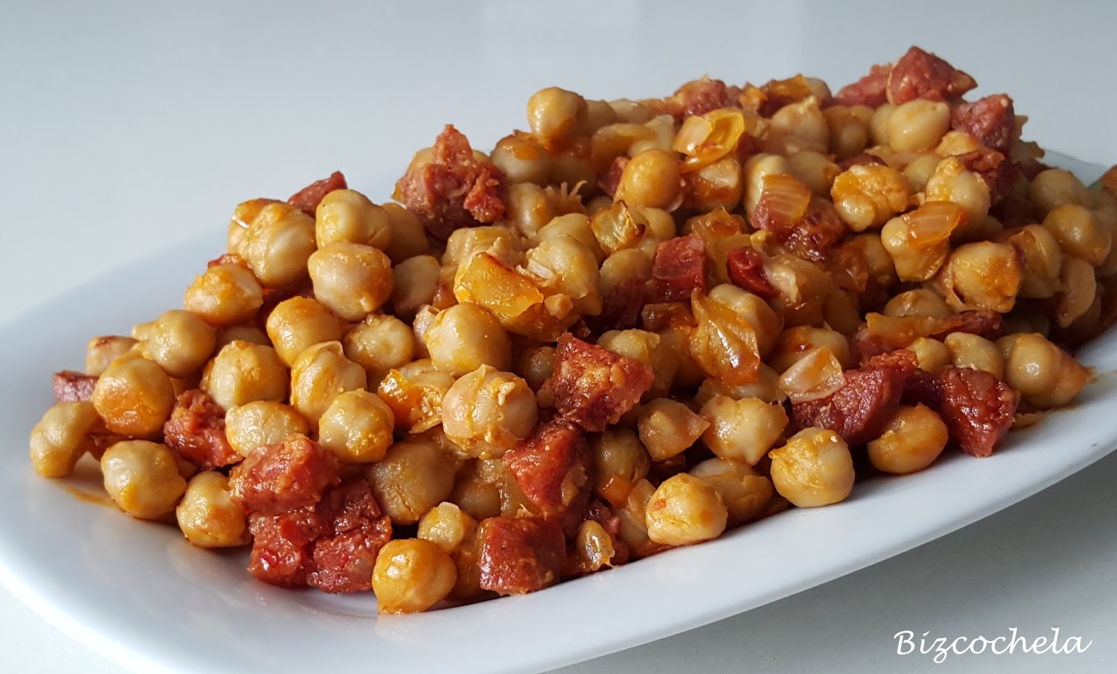 GARBANZOS FRITOS CON CHORIZO