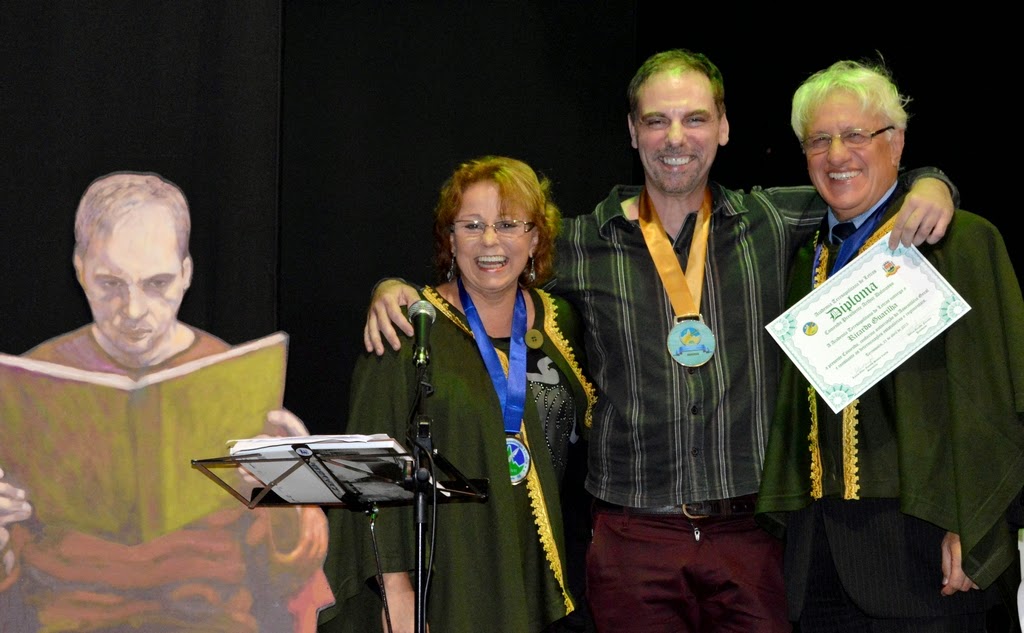 Sandra Pimentel e Delmo Ferreira com o homenageado Ricardo Guarilha Sandra Pimentel e Delmo Ferreira com o homenageado Ricardo Guarilha