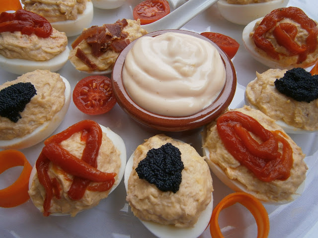 Huevos Rellenos De Atún
