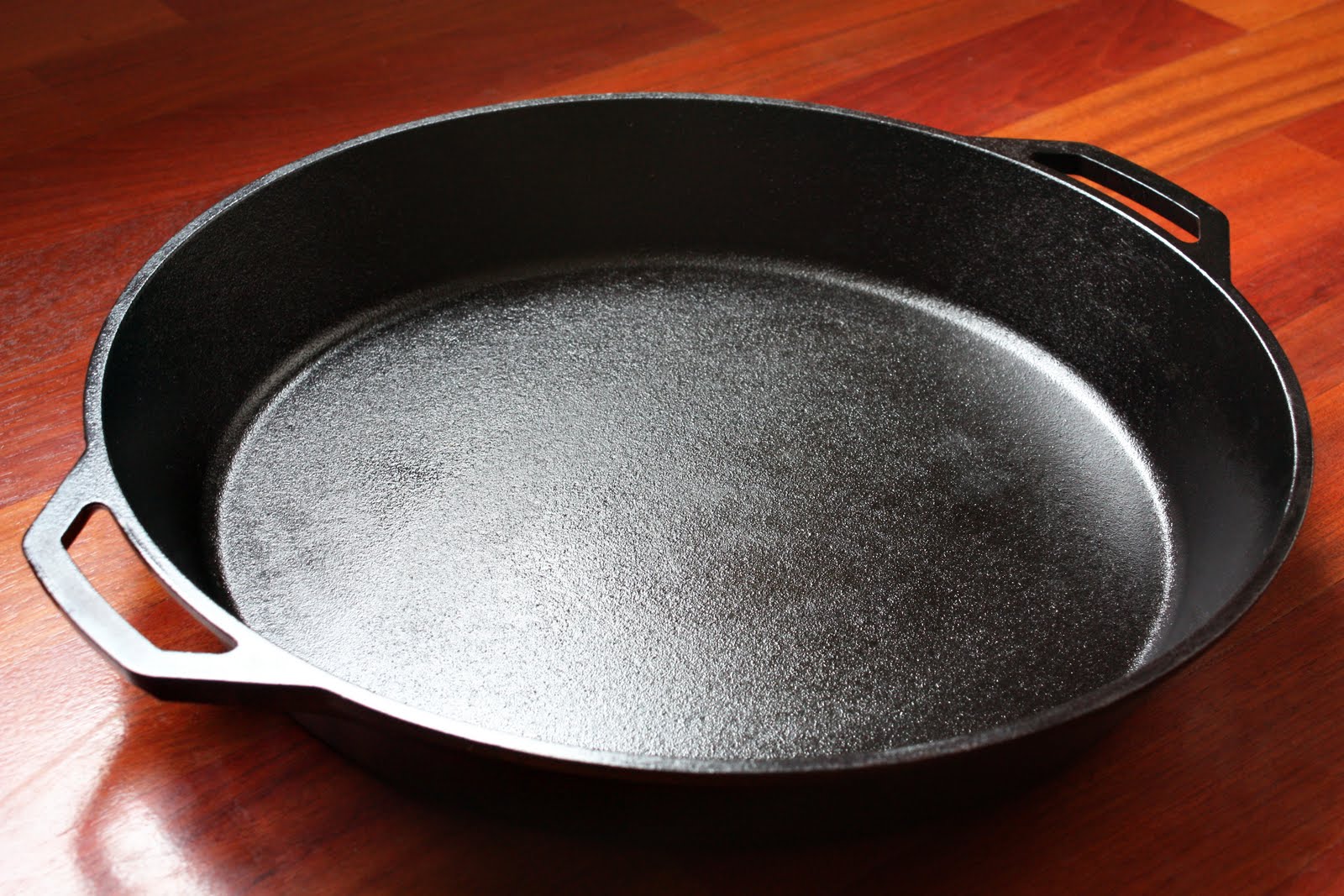 HUGE Indoor/Outdoor Kitchen Camp 17 Inch Cast Iron Skillet Made In The