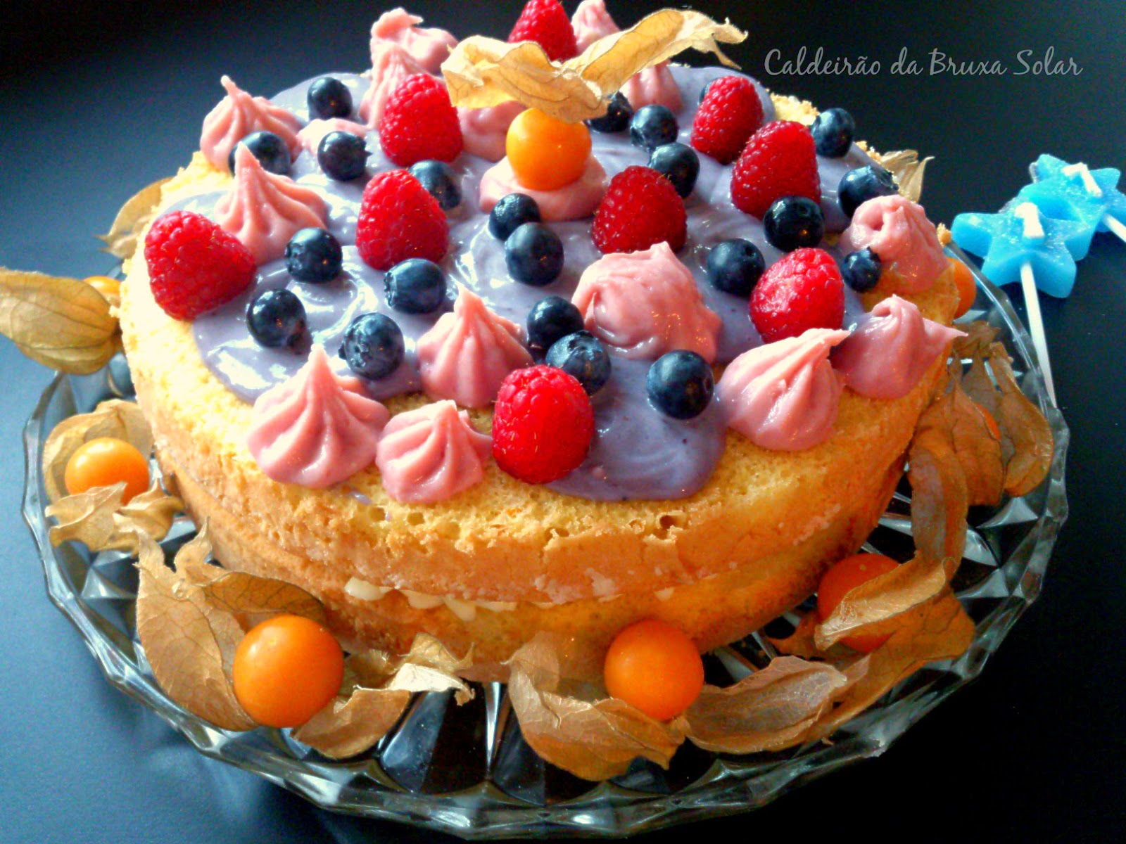 Naked Cake de laranja com ganache de frutas diversas