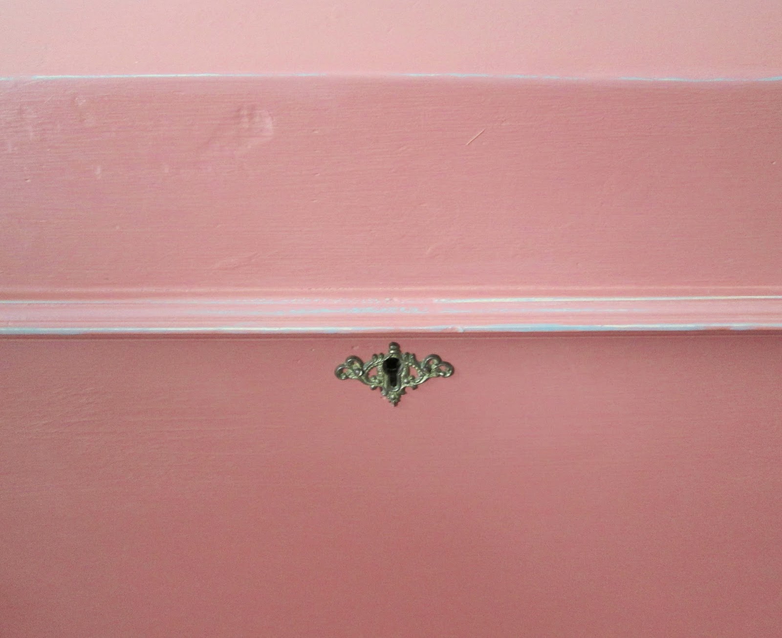 Chelseas garage pink trunk