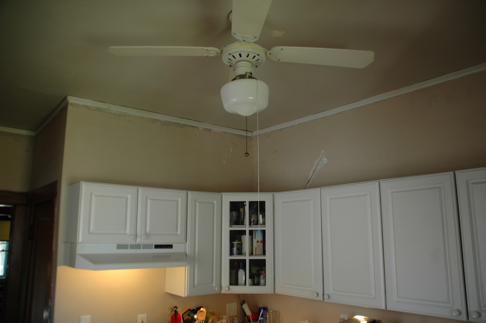 How To Put Up Crown Molding On Uneven Ceiling Shelly vrogue.co