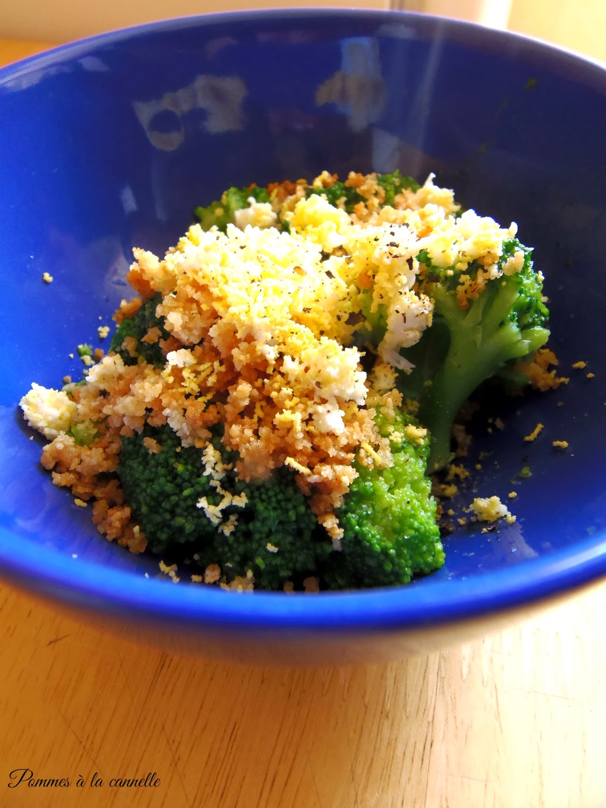 Pommes à la cannelle Brokuły à la polonaise/Broccoli à la polonaise