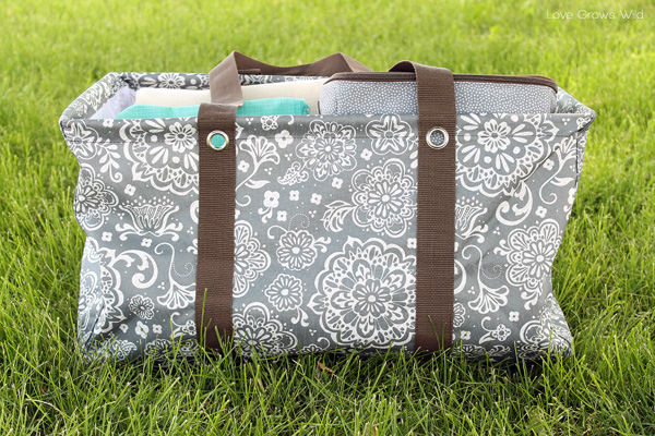 Pack the perfect picnic with totes and accessories from Thirty One!