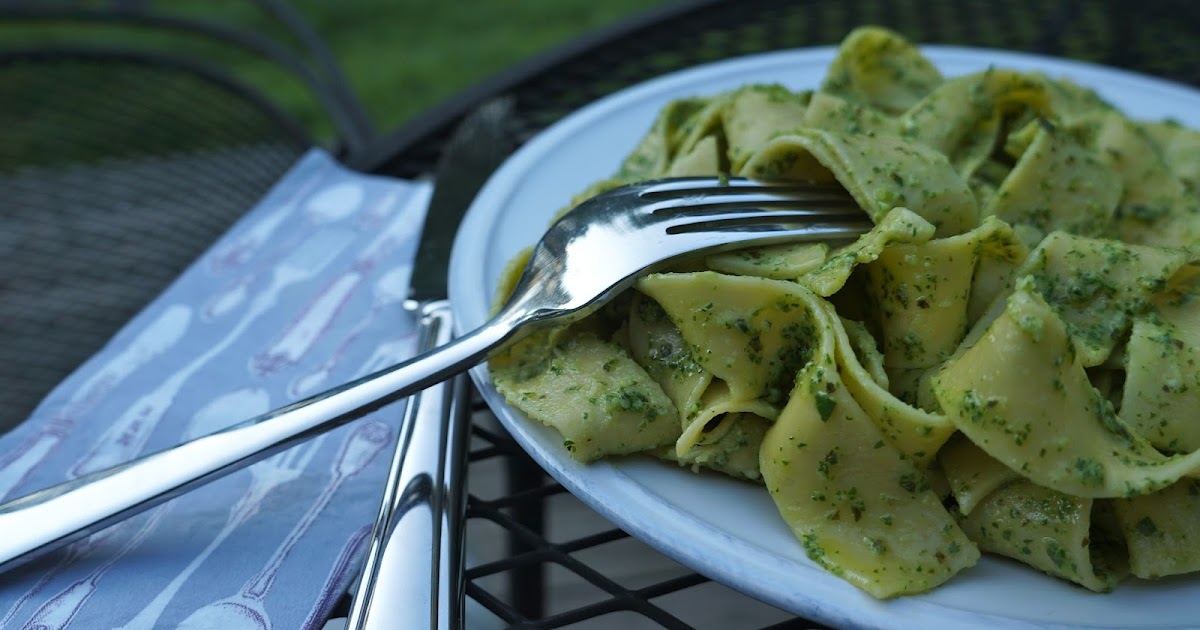 Hardly Housewives Herb & Kale Pesto