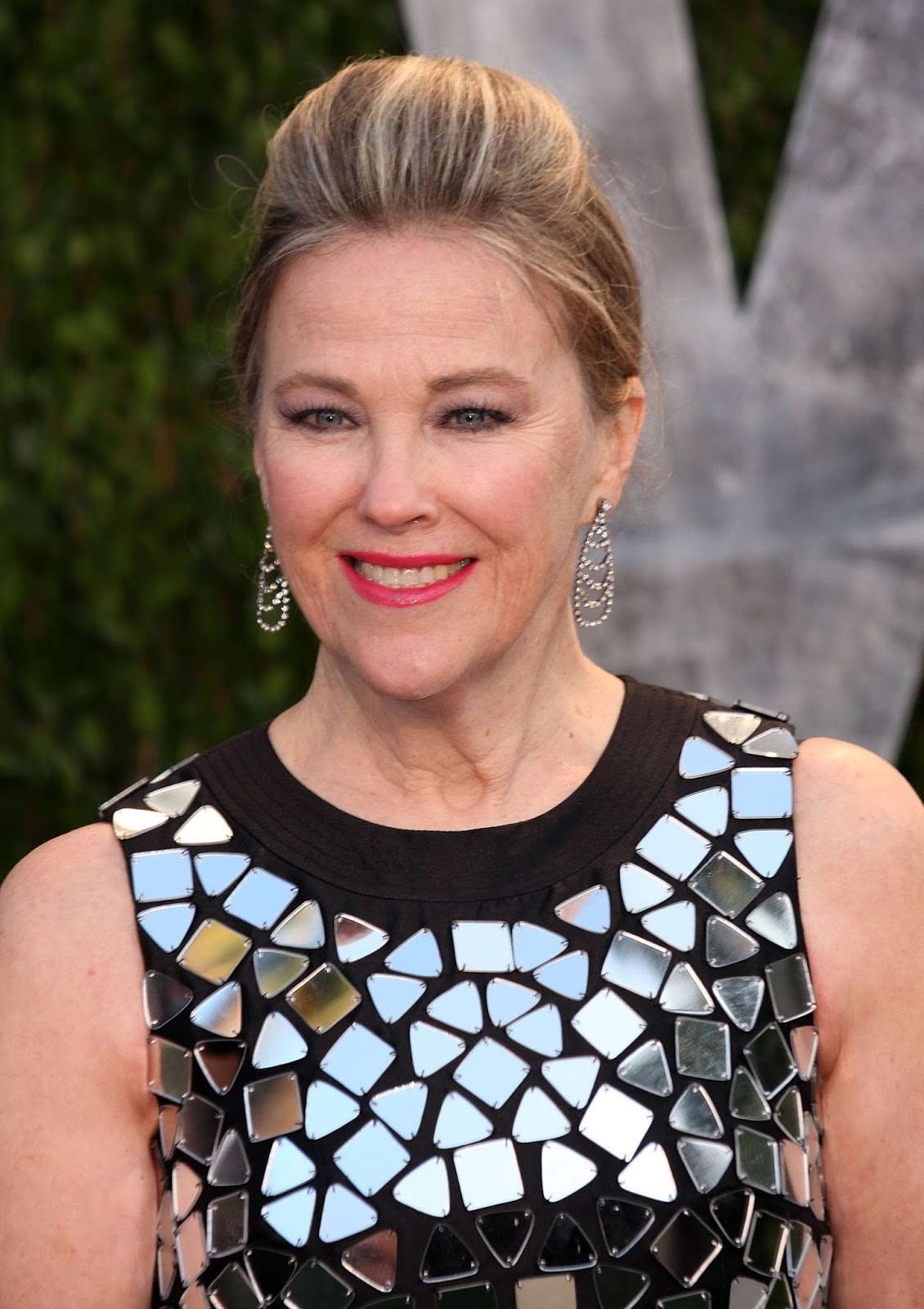 Catherine O'Hara Cute Photos at 2012 Vanity Fair Oscar Party Hosted By