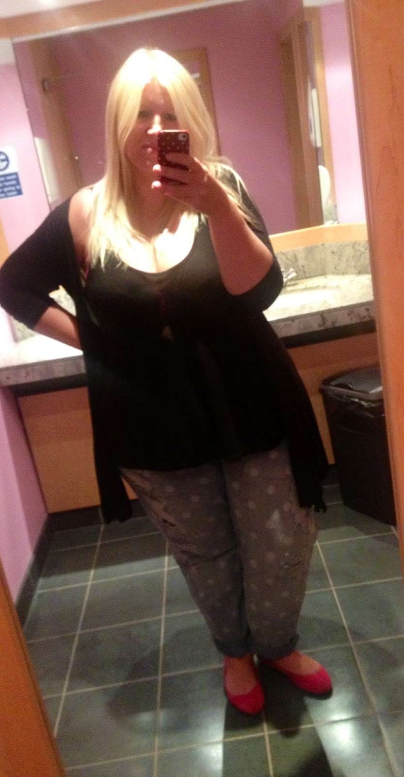 *Linzerello does fatshion Ripped jeans, skin was showing