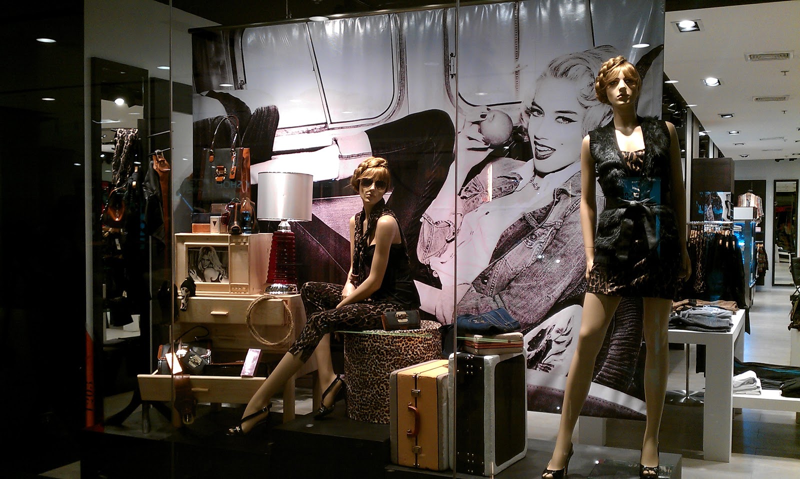 longchamp central world