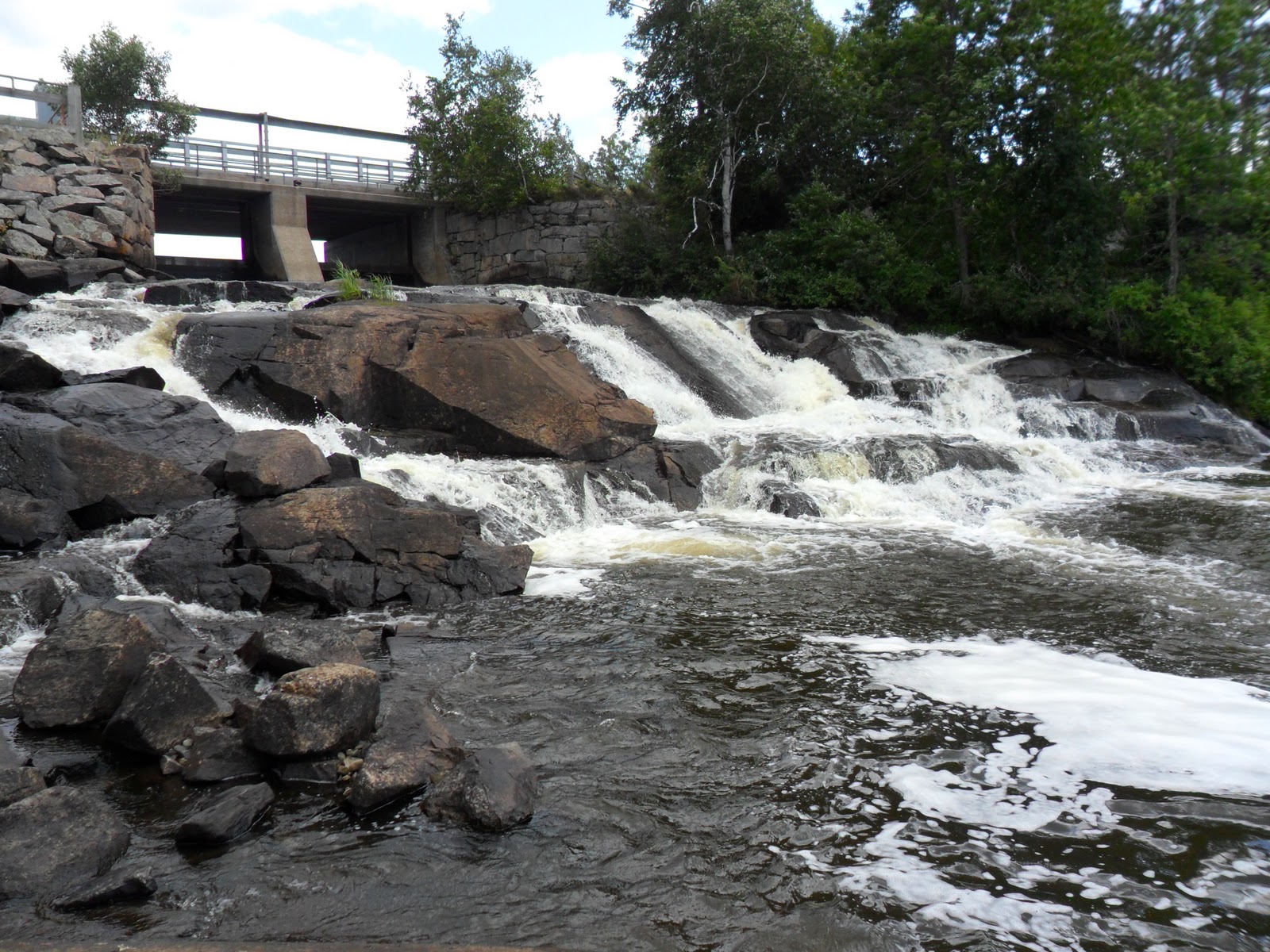 Travel Ontario by Motorcycle Thunder Bay to Winnipeg, the senic route