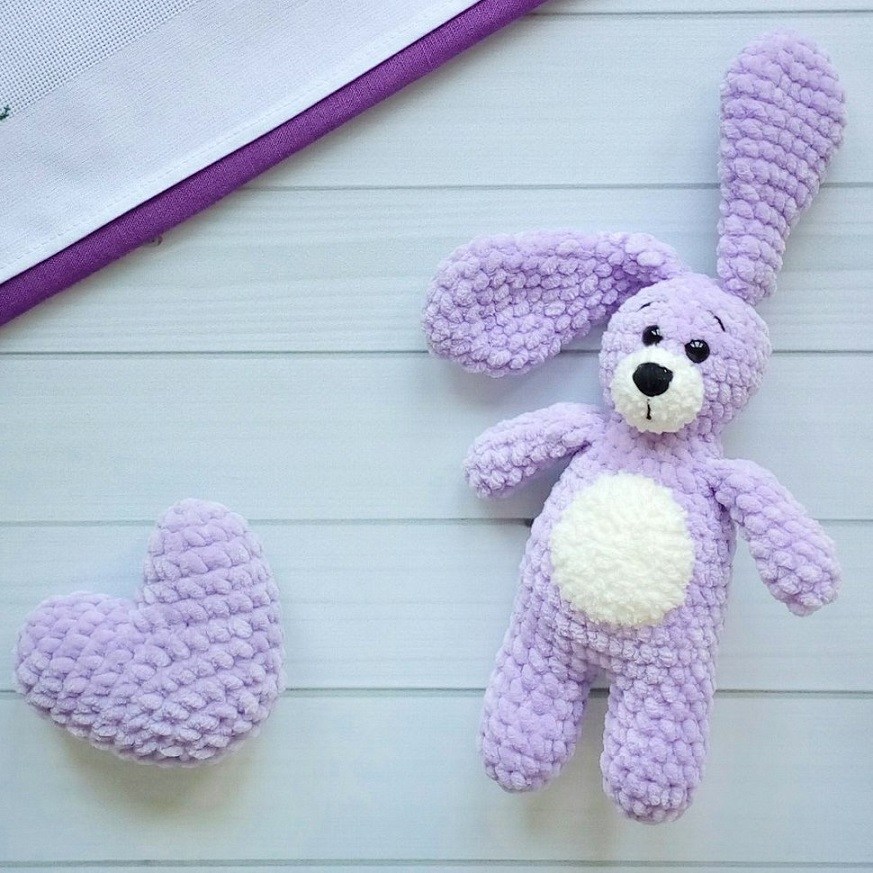 Зайка амигуруми из плюшевой пряжи Зайка амигуруми из плюшевой пряжи