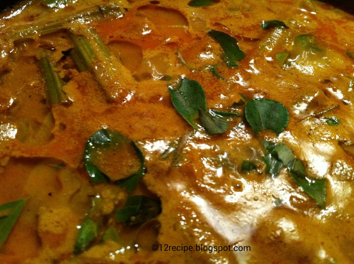 Unakka Chemmeen Murighakka Curry / Dry Prawns Drumstick Curry Recipe Book