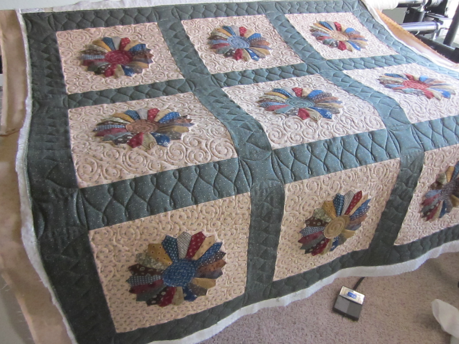  Zany Quilter Joyce's Dresden Quilt...