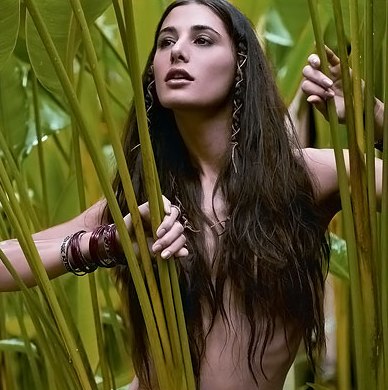 http://1.bp.blogspot.com/-af3GluJyXu4/TnpVY_L9b8I/AAAAAAAAFe0/dRo9PzprZ-8/s1600/hot-Nargis-Fakhri-in-bikini-nude-photo+%25281%2529.jpg