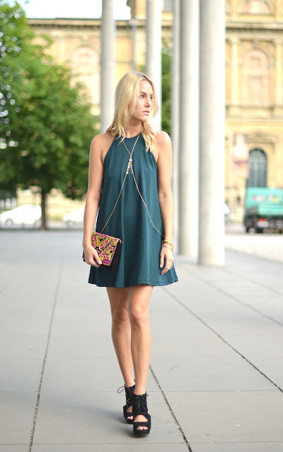 TheSkinnyandtheCurvyone_Bodychain_Dress_Kleid_Körperkette_Blogger_fashionblogger