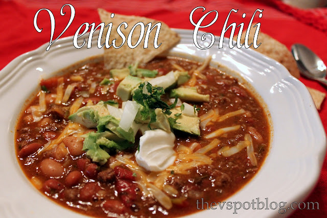 venison, chili, recipe, deer meat, beans, sour cream, cheese, cilantro, chips