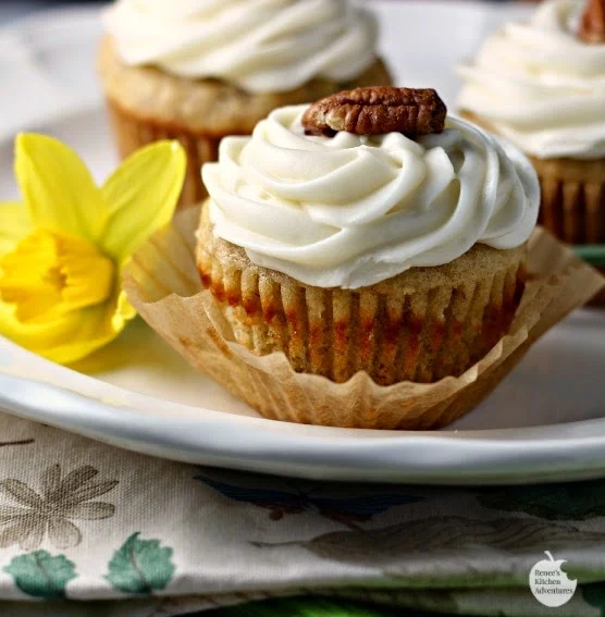 Hummingbird Cupcakes | by Renee's Kitchen Adventures - Easy dessert recipe for delicious, fruity cupcakes! 