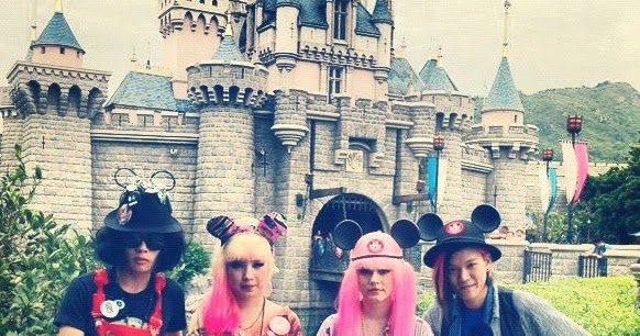 : Dress-up for Disneyland