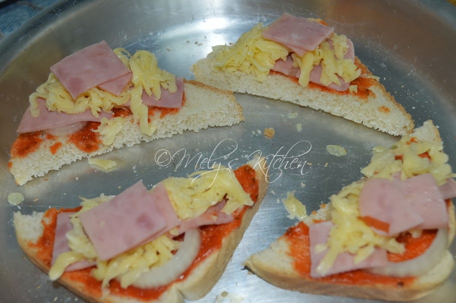Mely's kitchen Ham and Cheese Pizza Bread