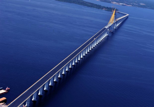 PONTE SOBRE O RIO NEGRO