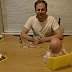 فيديو مضحك لأب يُضحك توائمه الأربعة بطريقة هستيرية  