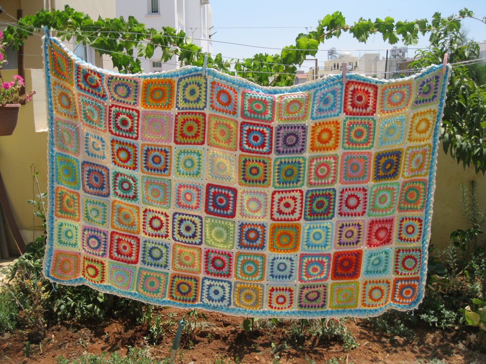 Gaia's Crochet Sunburst Granny Square Blanket Tadah!