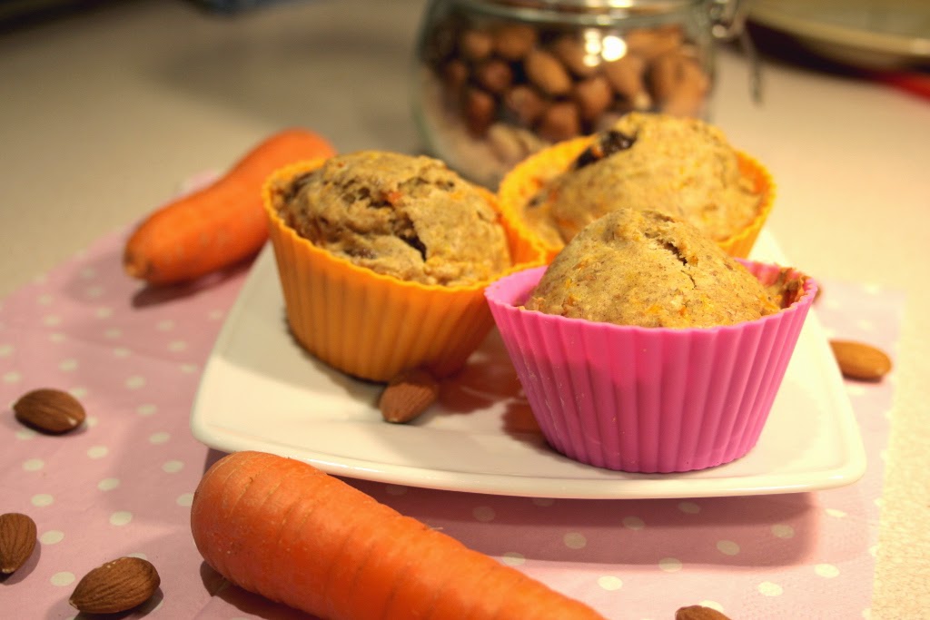 Muffiny marchewkowe z rodzynkami i migdałami