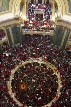 http://1.bp.blogspot.com/-angAq-BF-bE/TWfx3lGAepI/AAAAAAAAQRM/X6up0AGL_Ro/s1600/WisconsinProtest-1102.jpg