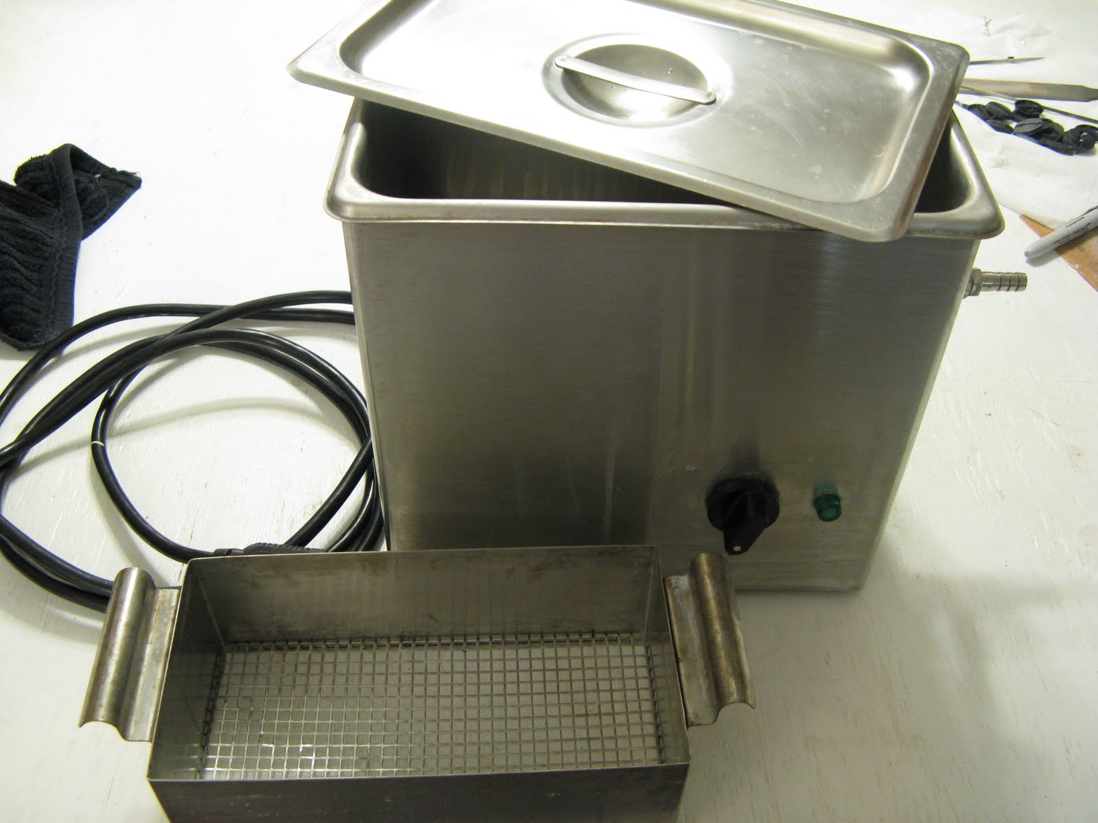 Ultrasonic Cleaners, paint and superglue removal (contains blog link