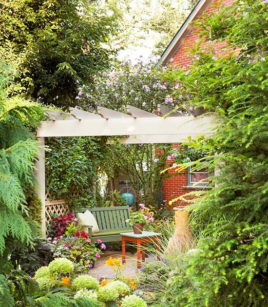 New Home Interior Design: Add Interest to Your Yard with a Pergola
