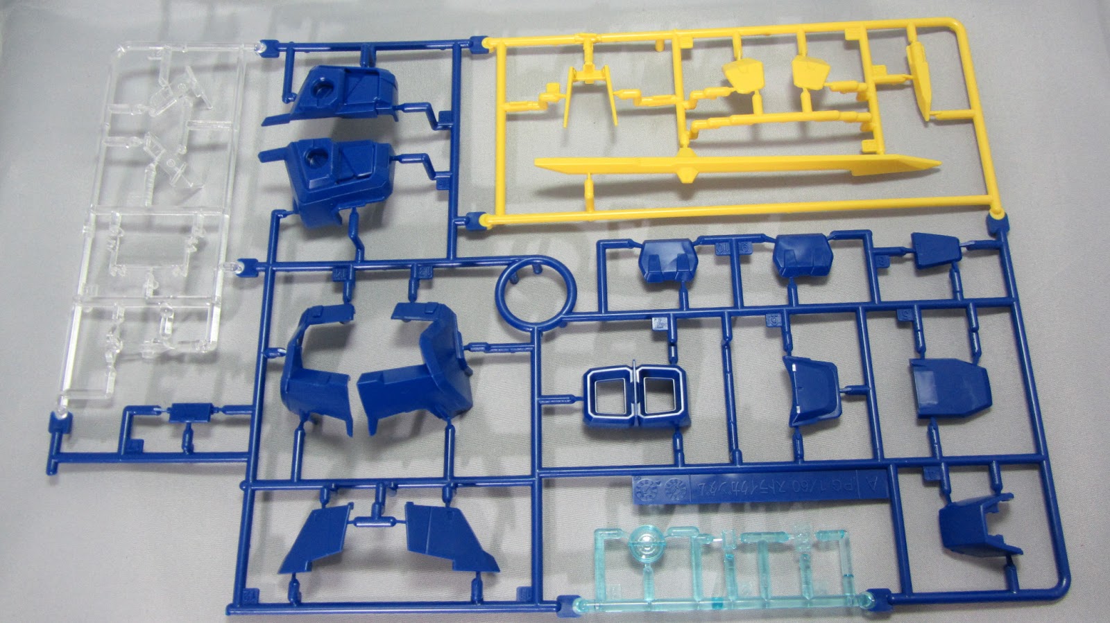 Making GUNPLA Tutorial Part 1 How to Assemble GUNPLA, Cutting Parts