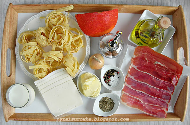 Makaron tagliatelle z dynią, szynką a'la parmeńską i serem kozim Makaron tagliatelle z dynią, szynką a'la parmeńską i serem kozim