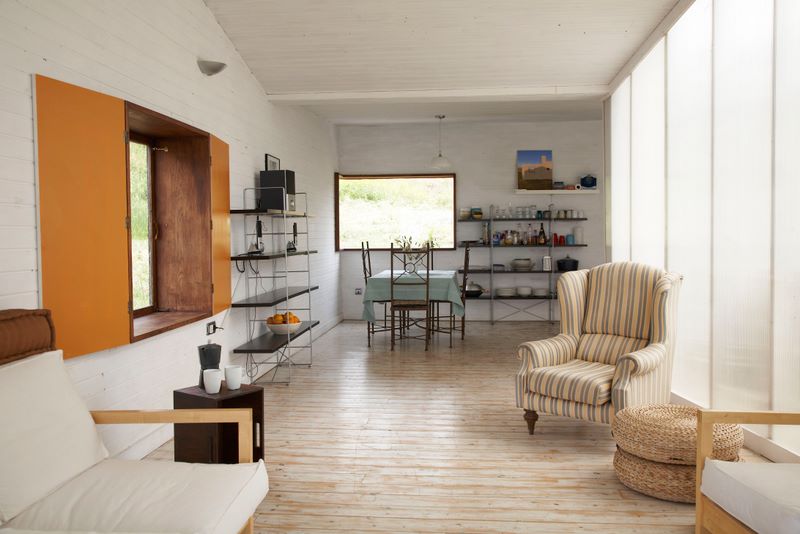 TARIFA BEACH HOUSES The Boston Beach House (Sleeps 2/4) and the Wallpaper House (Sleeps 6)