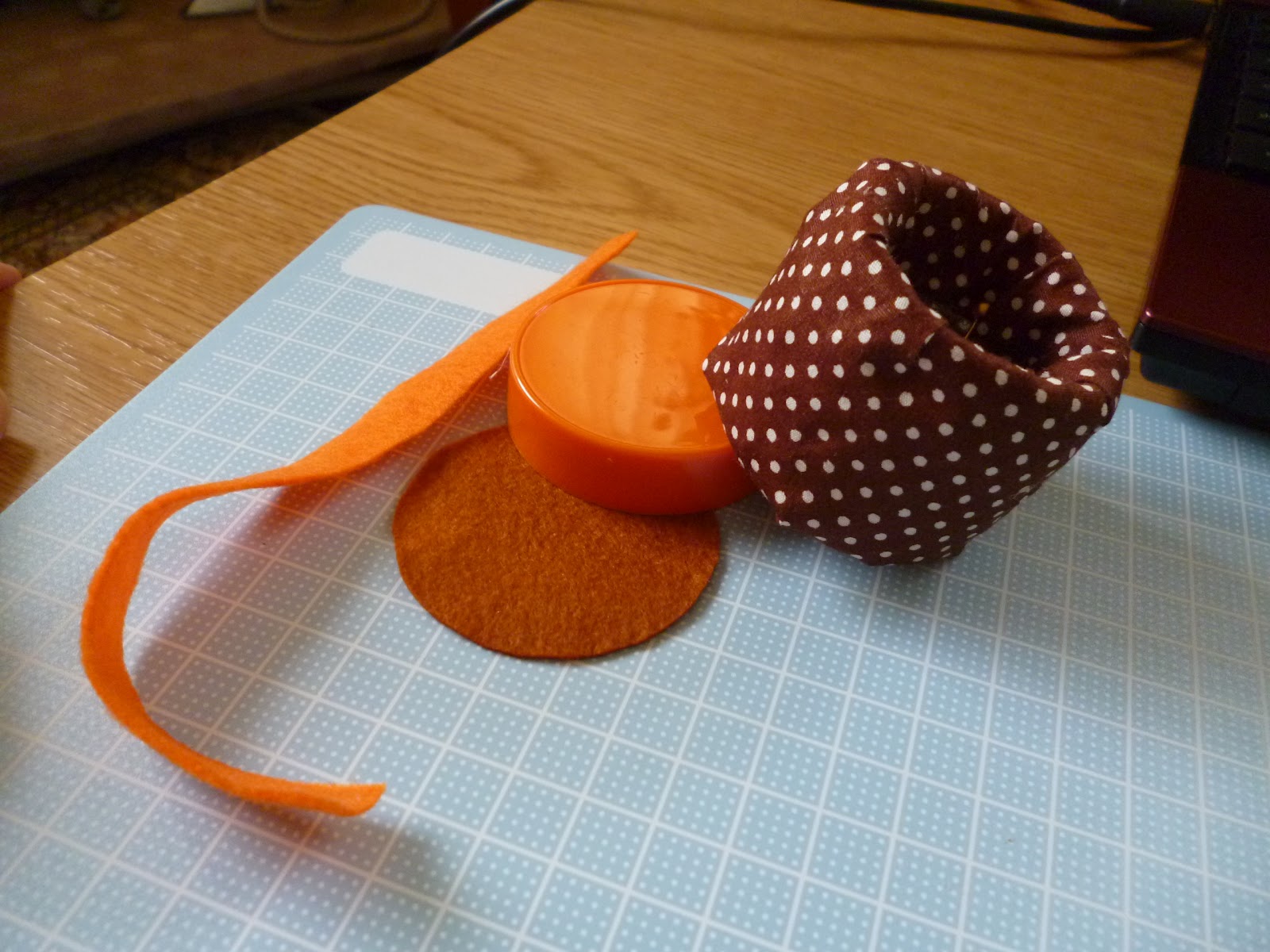 An apprentice housewife Cactus pin cushion&keeper Repurpose project