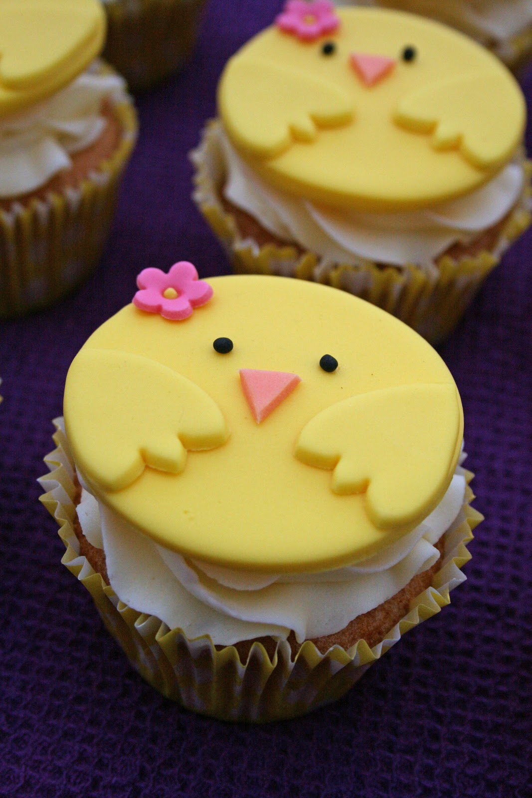 lauralovescakes...: Chirpy Chick Easter Cupcakes