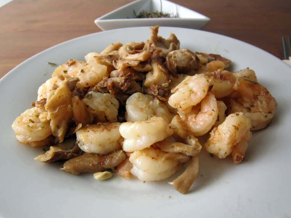 Prawns with mushrooms and rosemary Easy seafood recipe Akamatra