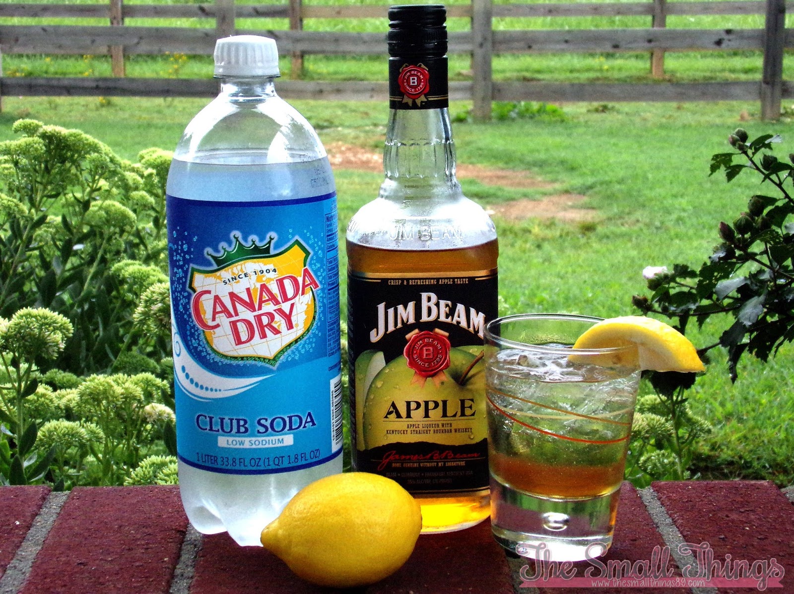 Introducing Jim Beam Apple Grab A Glass And Relax! GiftGuide2015