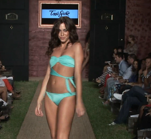 Pánt nélküli bikini - 2013 bikini trend Pánt nélküli bikini - 2013 bikini trend