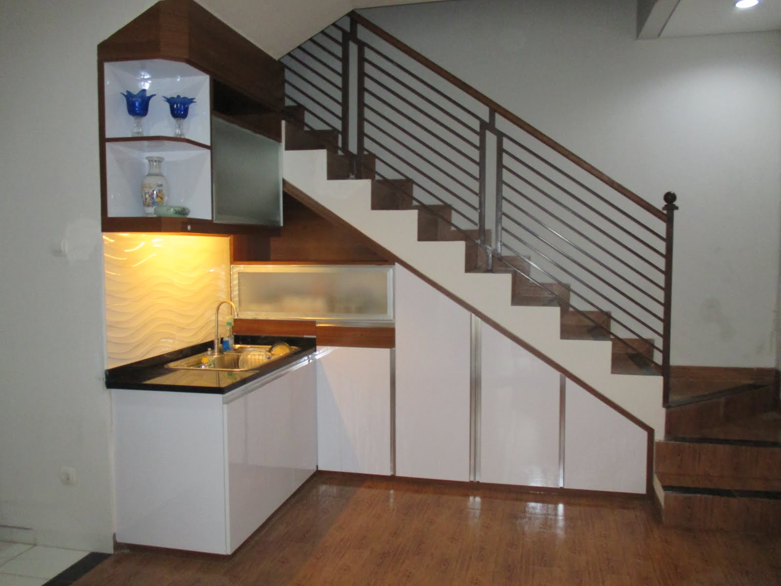 Kitchen set bawah tangga
